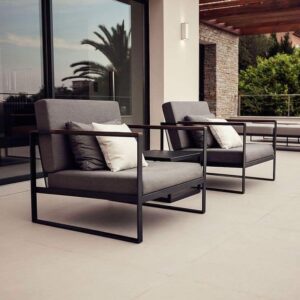 عدد 2 كرسي وترابيزه