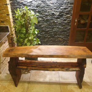 ترابيزة تليفزيون من الخشب الطبيعى